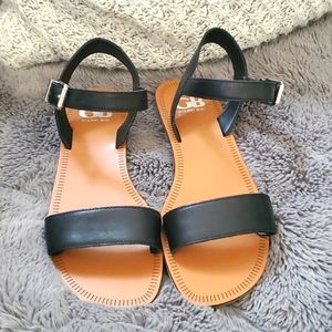 EUC GB Sandals Size 7M